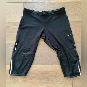 Woman’s Nike 3/4 Dri Fit pant in size L